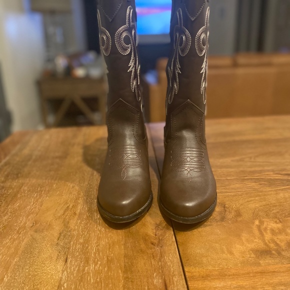 Canyon Trails Women's Classic Pointed Toe Embroidered Western Rodeo Cowboy Boots - Picture 2 of 8